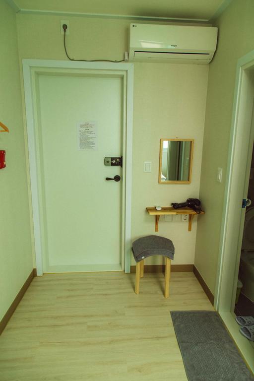 Alley Guesthouse Кёнджу Экстерьер фото