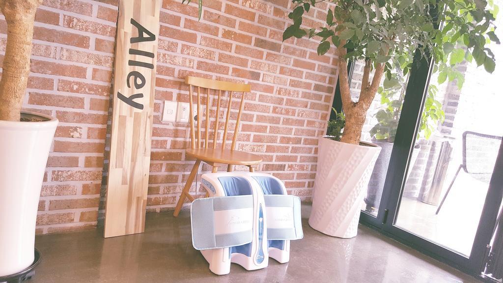 Alley Guesthouse Кёнджу Экстерьер фото